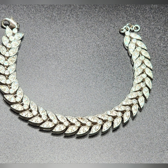 Elegant Italian Silver Leaf Bracelet - Picture 3 of 5